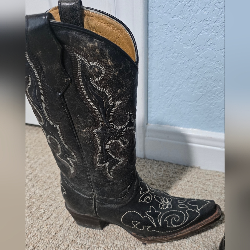 CORRAL Vintage Teens Distressed Black / Gray Leather Cowboy Boots in Size 2 - Picture 6 of 11